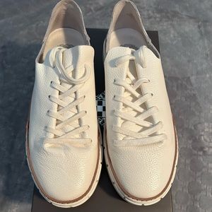 Vince Camuto Sneaker